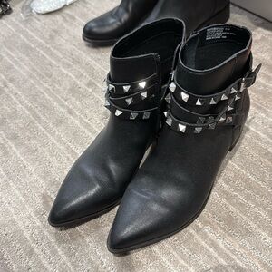 Steve Madden studded bootie ankle boot 6.5